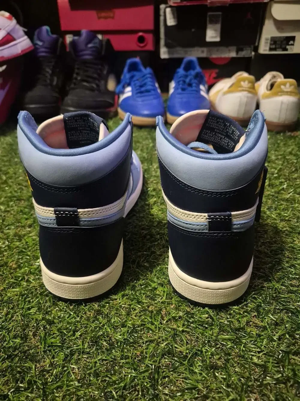 Air Jordan 1 Retro High OG First In Flight University Blue Midnight Navy